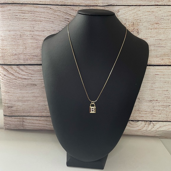 Initial necklace letter B - Picture 9 of 11